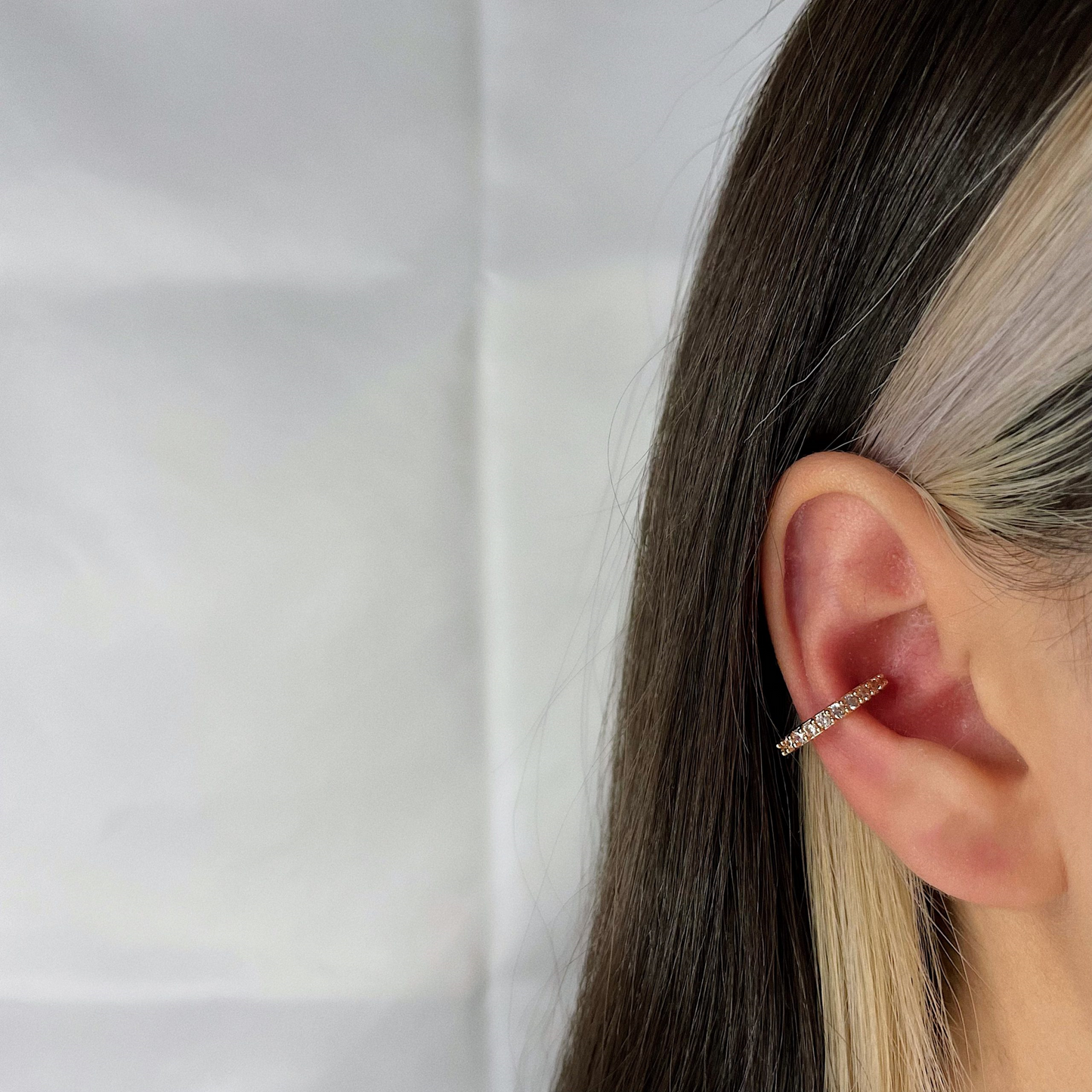 SPARKLING GOLDEN EARCUFF