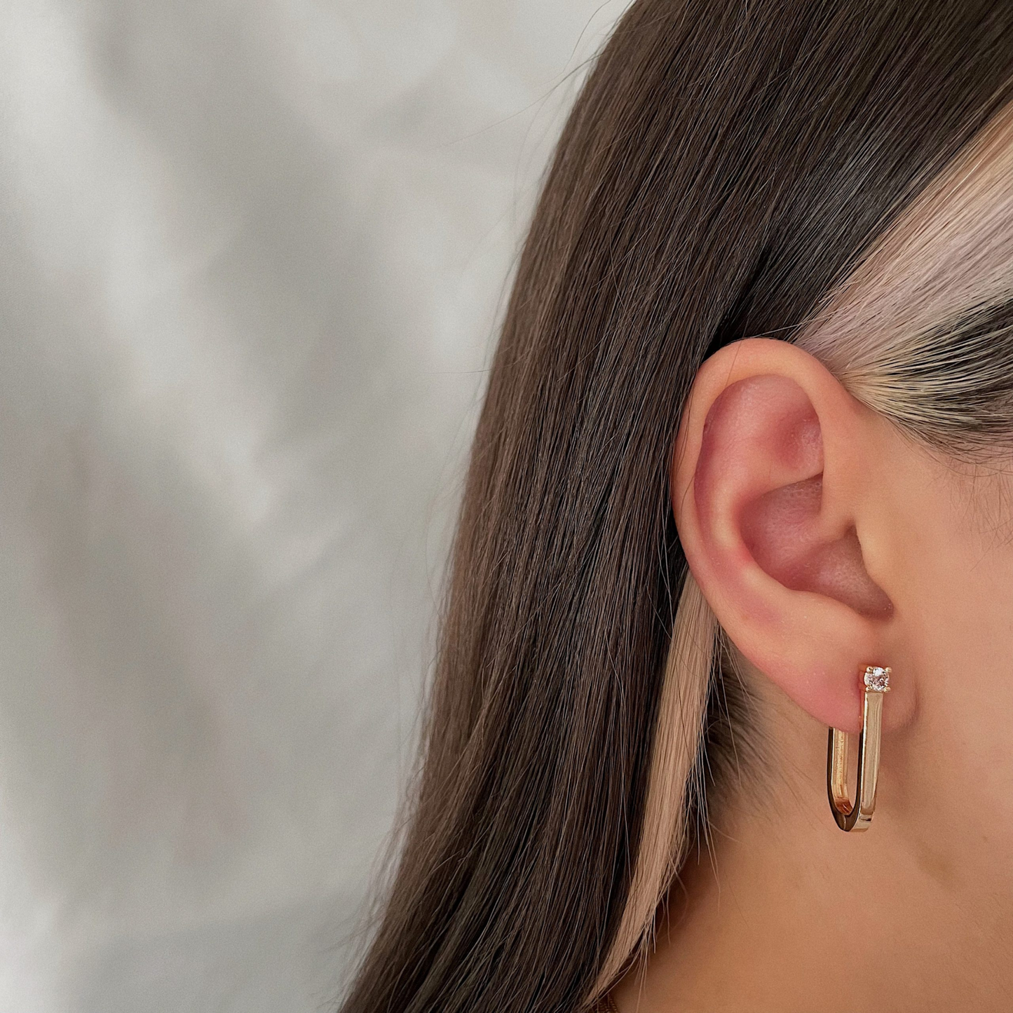 U-SHAPED x DIAMOND EARRING