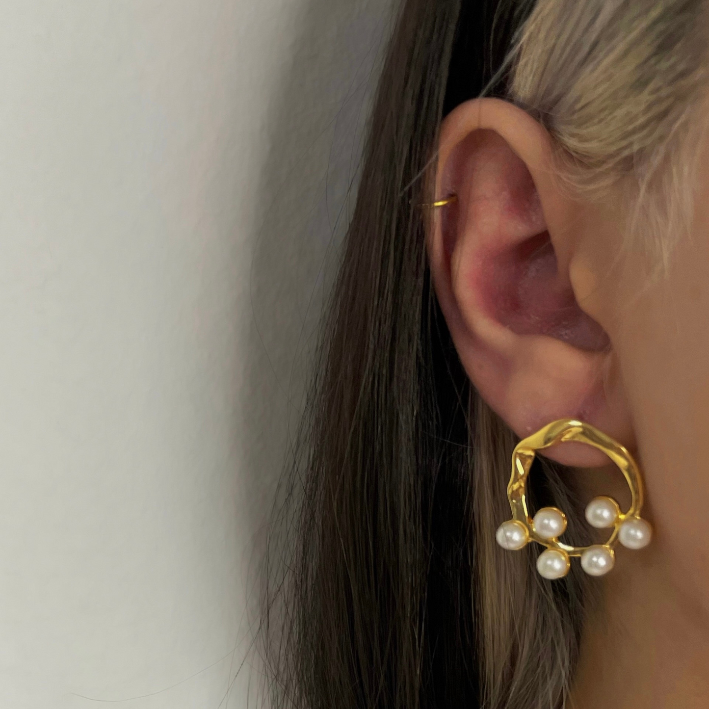 PEARLS EARRING