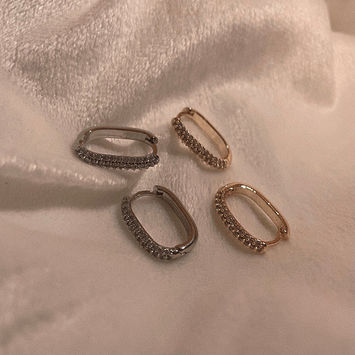STONY OVAL EARRING
