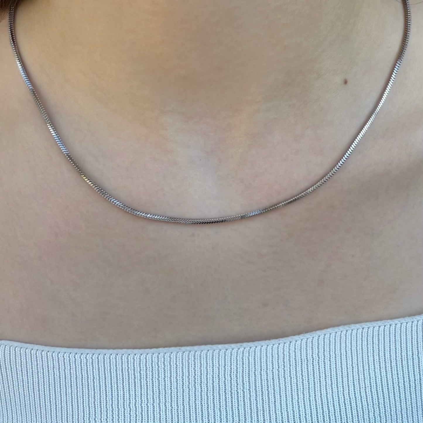 SLEEK NECKLACE