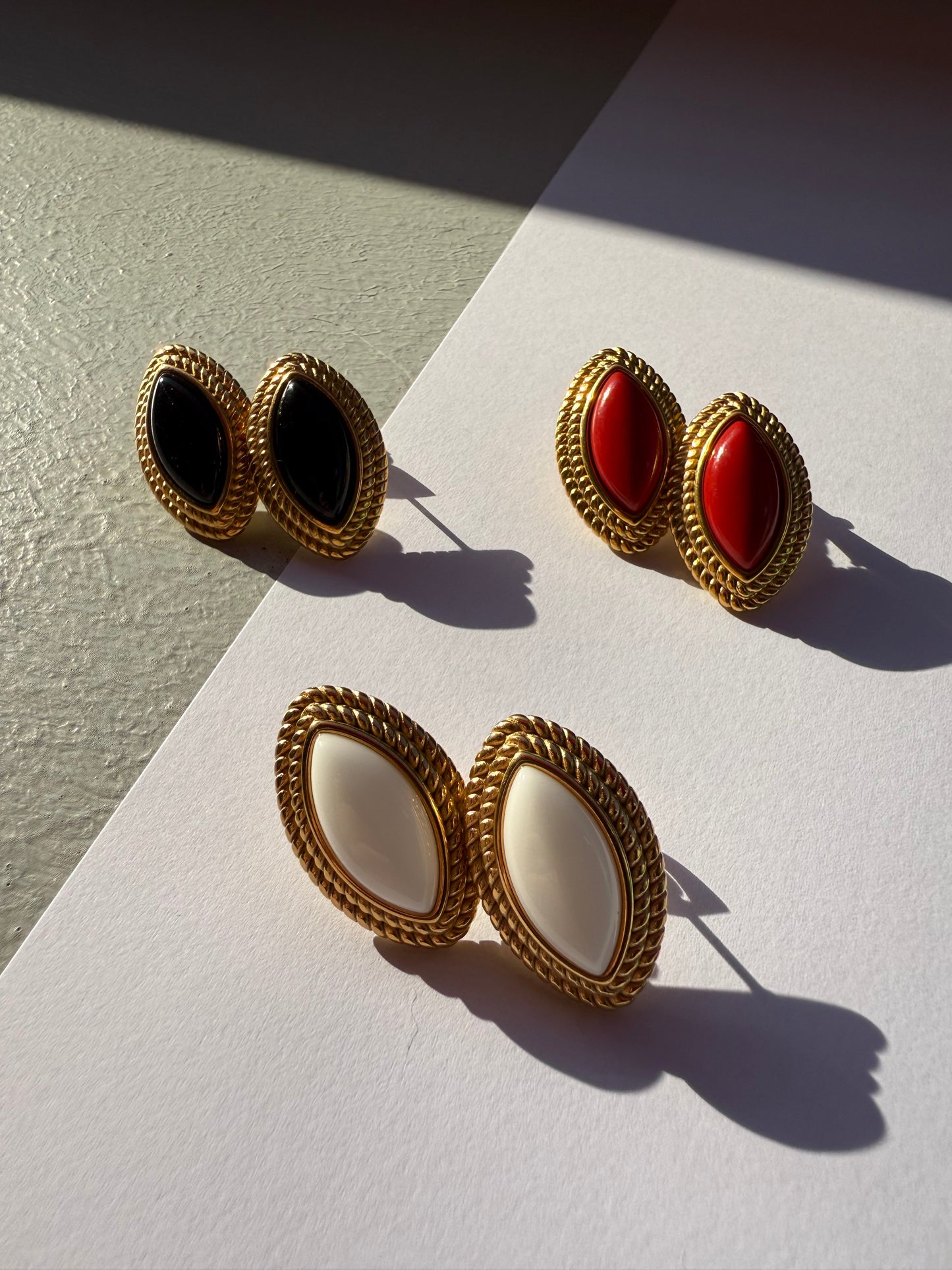 OVAL EARRING