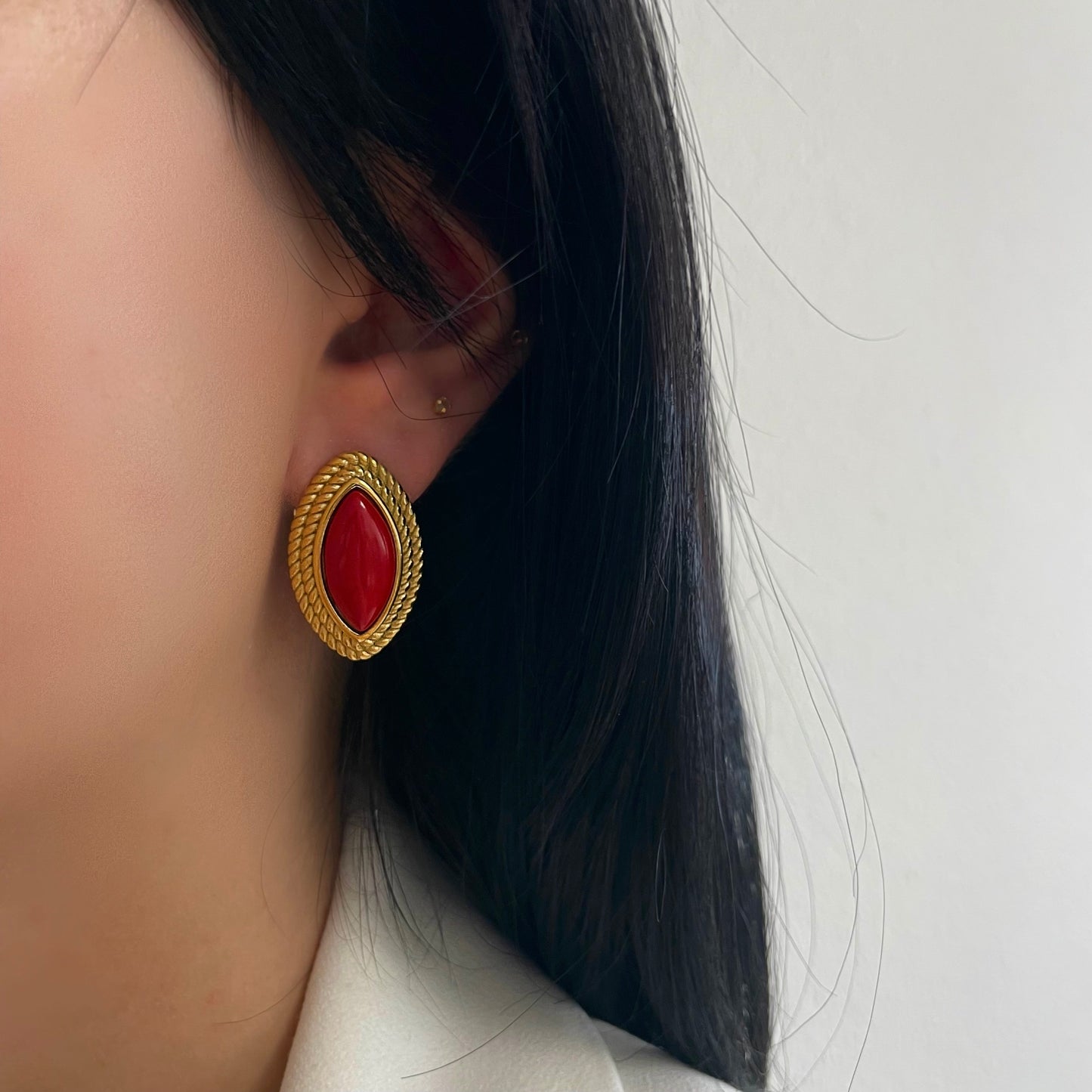 OVAL EARRING