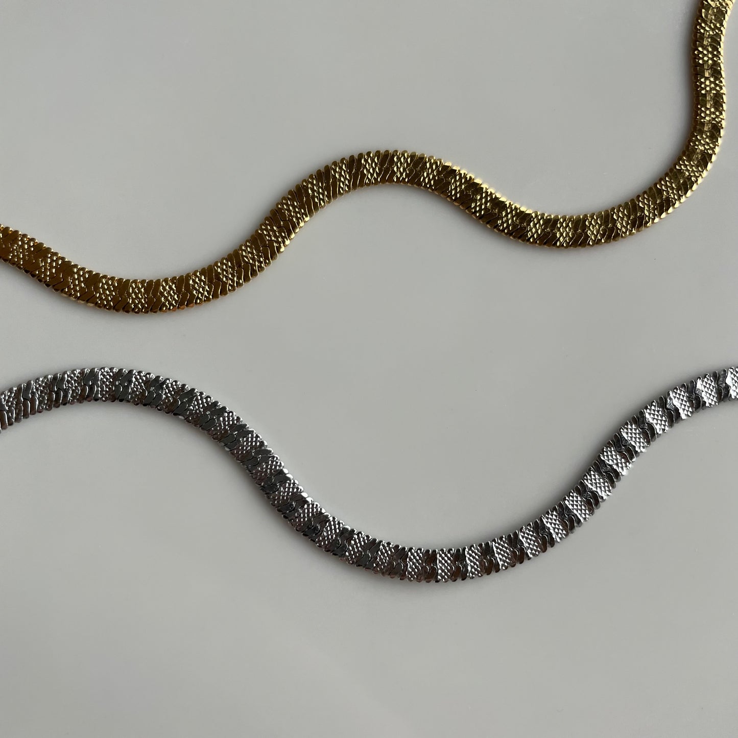 CHUNKY SNAKE NECKLACE