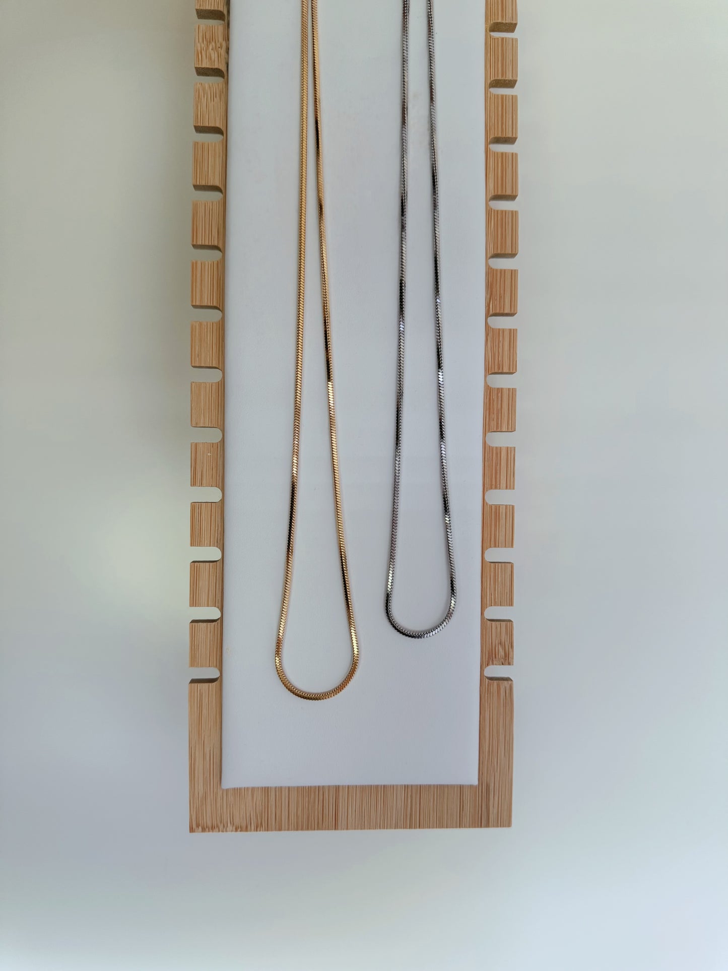SLEEK NECKLACE