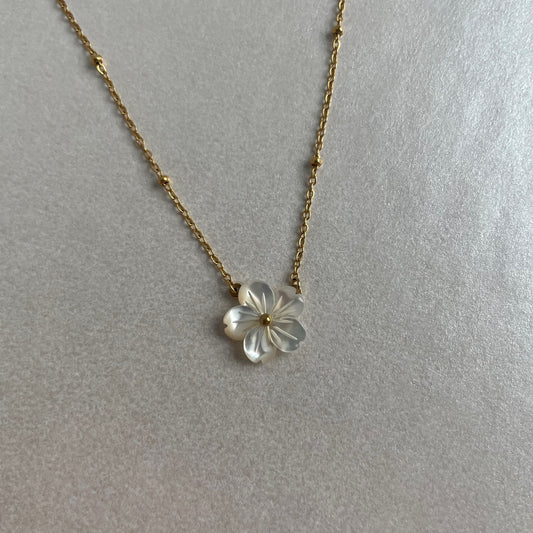 BLOOMERIE NECKLACE