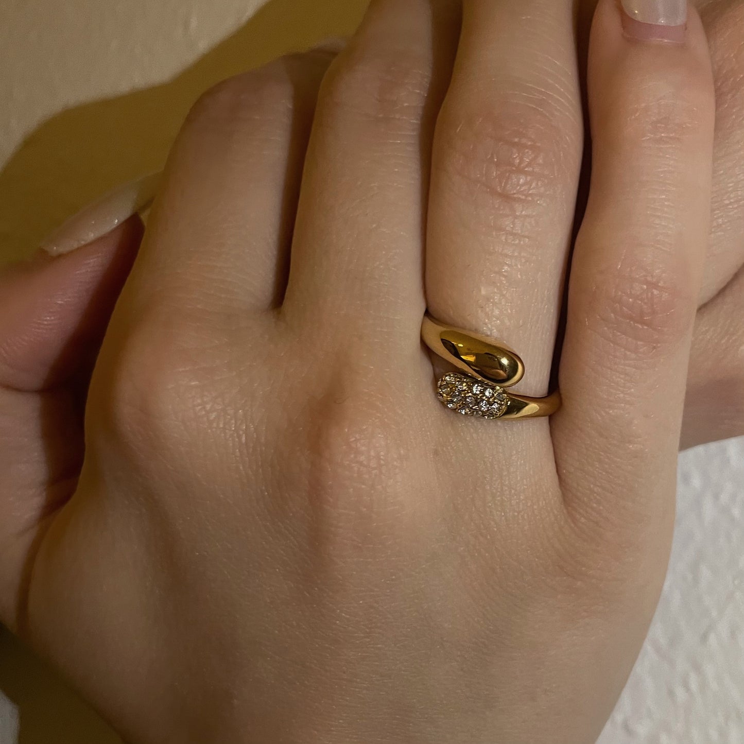 STONY HUG RING