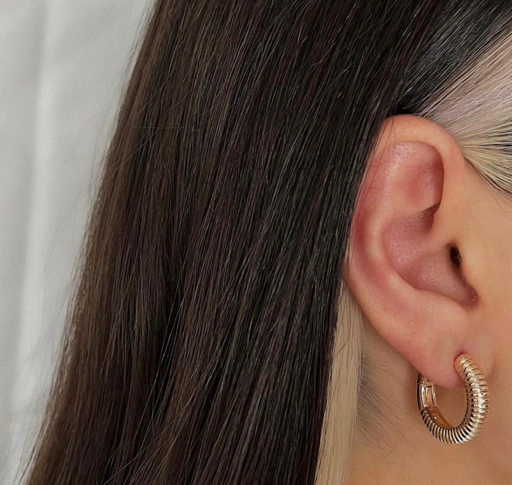 HOOP TWISTED EARRING