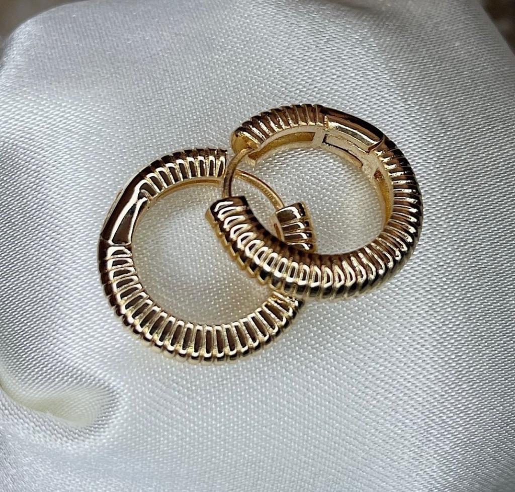 HOOP TWISTED EARRING