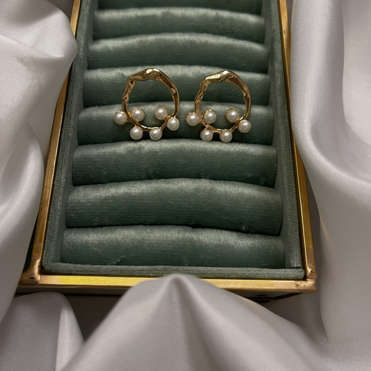 PEARLS EARRING