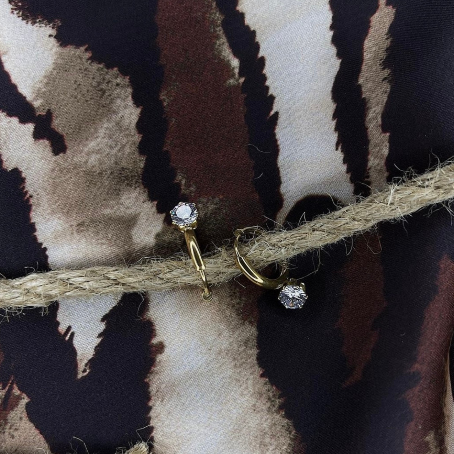 SINGLE STONE EARRING