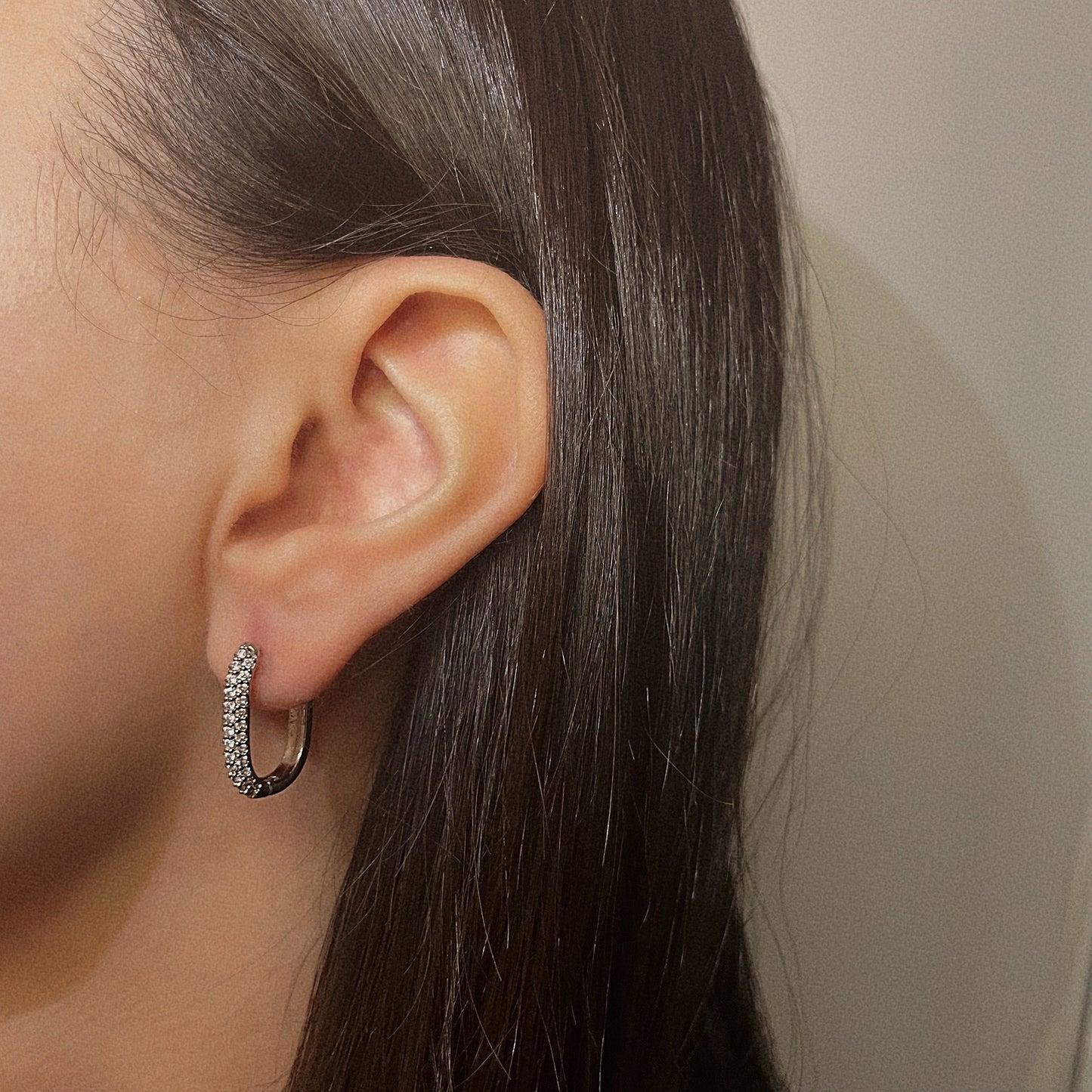 STONY OVAL EARRING